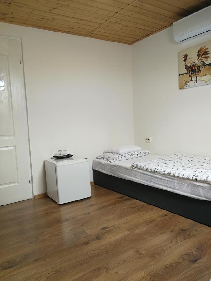 Manoka Guest House Mogyoród Esterno foto